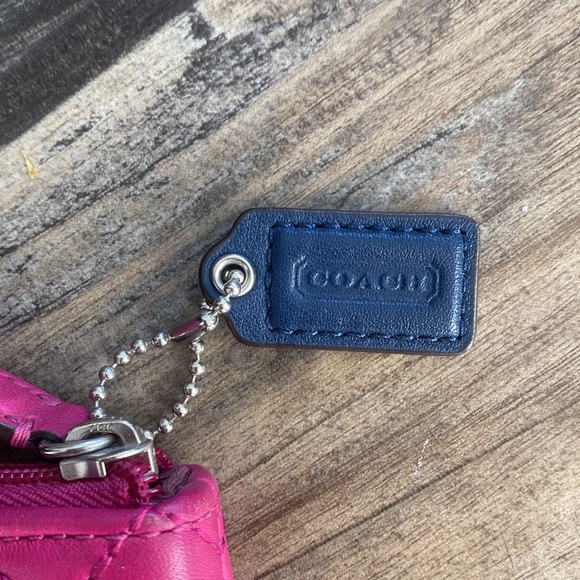 Pink Coach IPad Sleeve - Picture 3 of 6